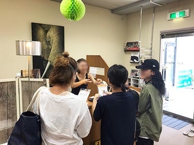 ダンススクールでのプロテインパウダーの新フレーバーサンプリング事例1