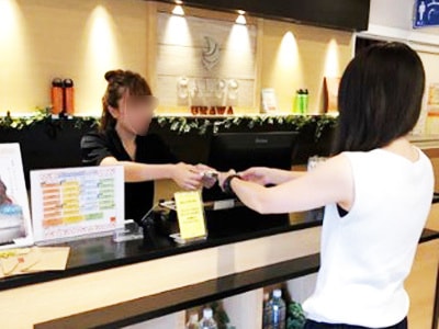 ヨガスタジオにおける全国の健康意識の高い女性に向けた食事代替型ダイエット食品のサンプリング事例4