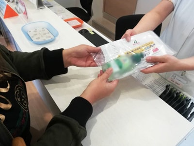 皮膚科の来院患者に向けた手肌に優しい食器用洗剤試供品サンプリング事例1