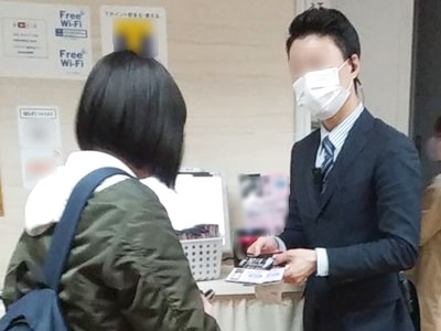長距離バス利用者やCAに向けた足用デオドラント試供品のサンプリング事例4