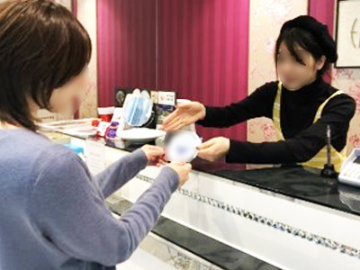 神奈川県内の美容室に来店する女性客に向けた子宮頸がん啓蒙冊子のサンプリング事例