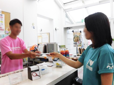 本格的な日焼けシーズン前にスポーツシーンで活動する男女に向けた日焼け止めのサンプリング事例