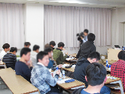 大学での出前授業／グループインタビュー