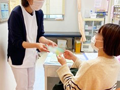 全国の妊産婦に向けた、妊娠中や産後、及び幼児の口腔ケアを目的とした大手メーカーのデンタルガム&タブレットの配布事例1