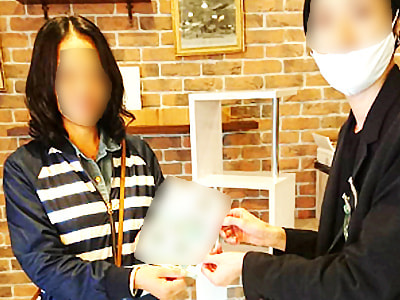 美容室における濃密ジュレのヘアケア商品の利用者に向けたサンプリング事例2