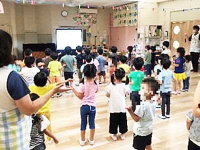 幼稚園・保育園とスタジオのダンス講師をオンラインで繋いだ子ども向け映画主題歌ダンスイベントの実施事例1