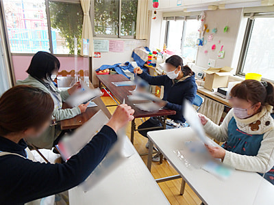 忙しいママに肌の潤い補給企画! 大容量化粧品+追加1週間分の試供品店舗引換チラシのサンプリング事例3