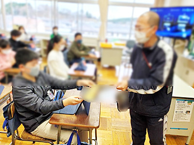 全国の小学生に向けた日本一の小学生プログラマーを決定する大会概要チラシのサンプリング事例2