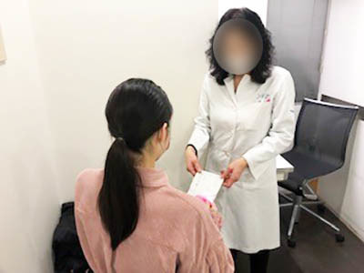 美容クリニックを受診する女性患者向けの美容成分配合ゼリー食品サンプリング事例2