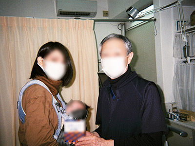 産婦人科受診者・医師・スタッフに向けた労いワード入りオリジナル「乳酸菌入りチョコレート」のサンプリング事例