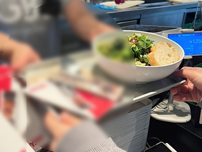 オーガニックカフェレストランにおける黒ゴマ味の栄養補助食品サンプリング事例3